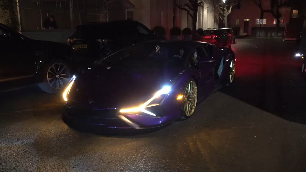Qatari Sheik Takes Bugatti Divo, Lamborghini Sian