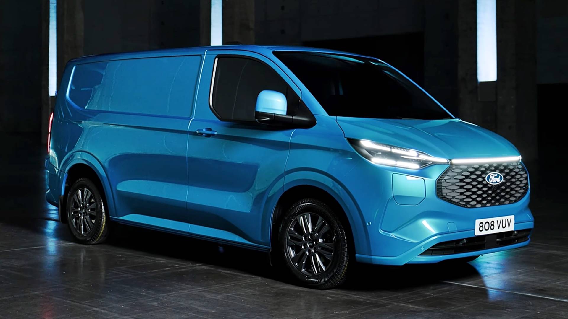 ford--new-e-transit-custom-revealed-with-236-miles-of-range