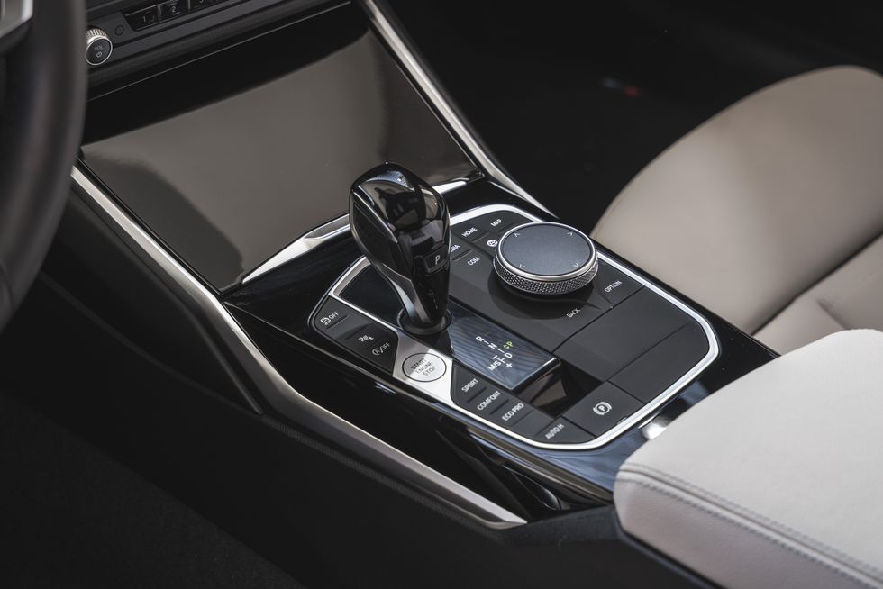 2022-bmw-230i-coupe-center-console