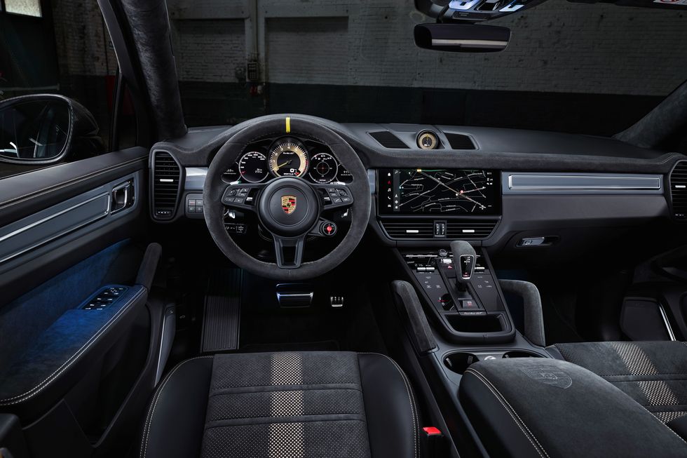 2022-porsche-cayenne-turbo-gt-coupe-interior-dashboard-photo