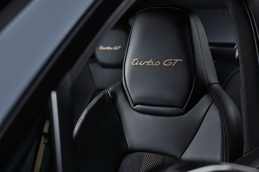 2022-porsche-cayenne-turbo-gt-coupe-interior-photo-front-seats