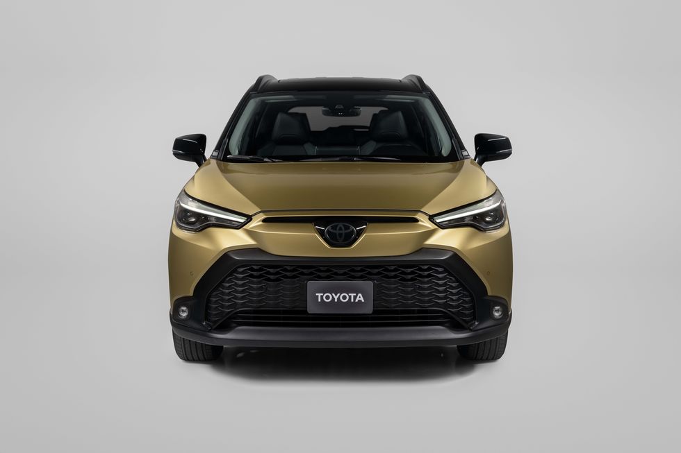 2023-toyota-corolla-cross-front-view