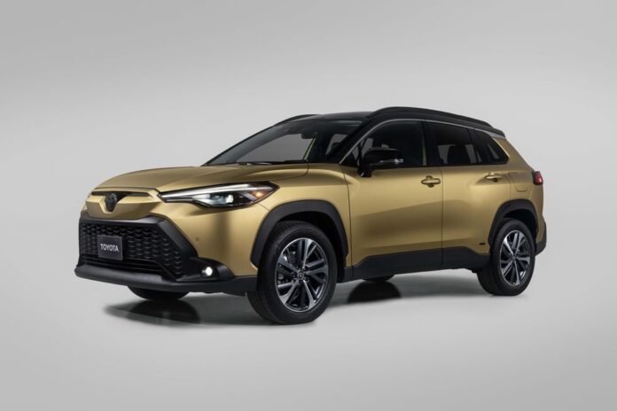 2023-toyota-corolla-cross-photo-front-side-view