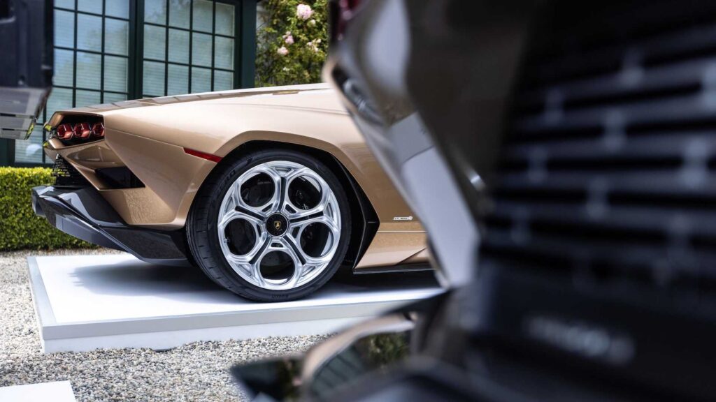 Lamborghini-countach-in-the-us-rear-photo