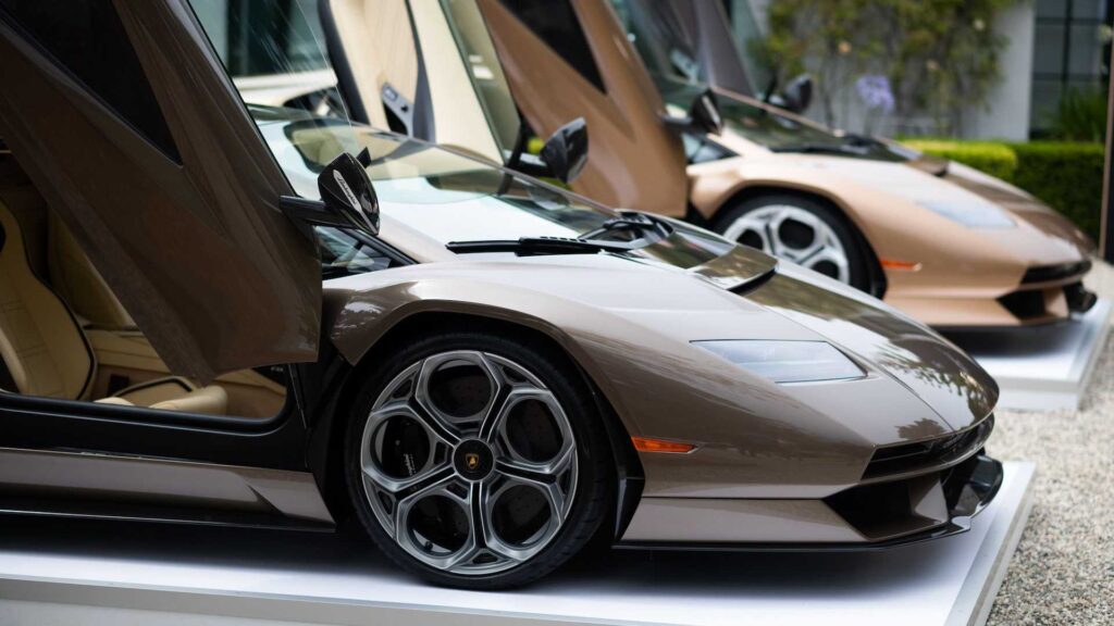 Lamborghini-countach-in-the-us-side-photo