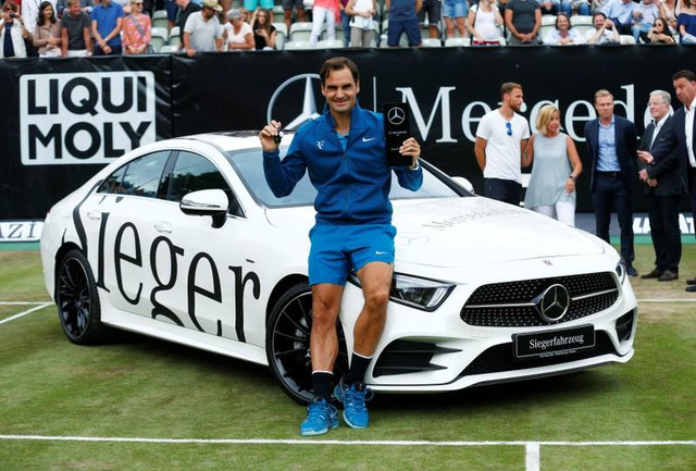 Roger Federer - Mercedes CLS Class