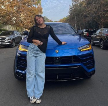 Mackenzie Ziegler - Lamborghini Urus