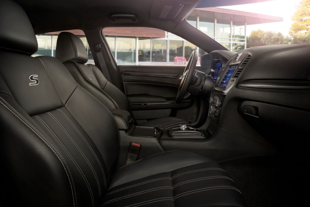 2023-Chrysler-300-Interior-Photo