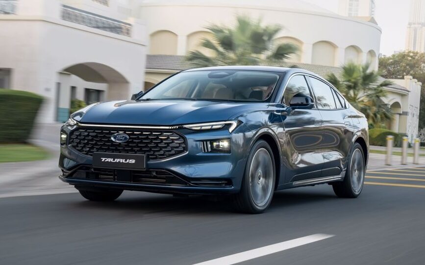 2023-ford-taurus-in-blue-running-image