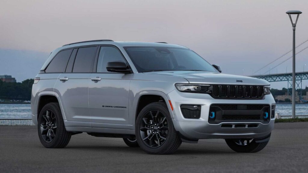 2023-jeep-grand-cherokee-4xe-30th-anniversary-edition-front-view