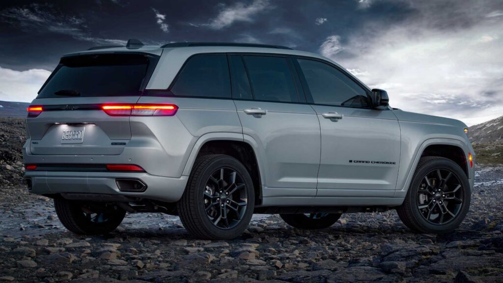 2023-jeep-grand-cherokee-4xe-30th-anniversary-edition-rear-side-view