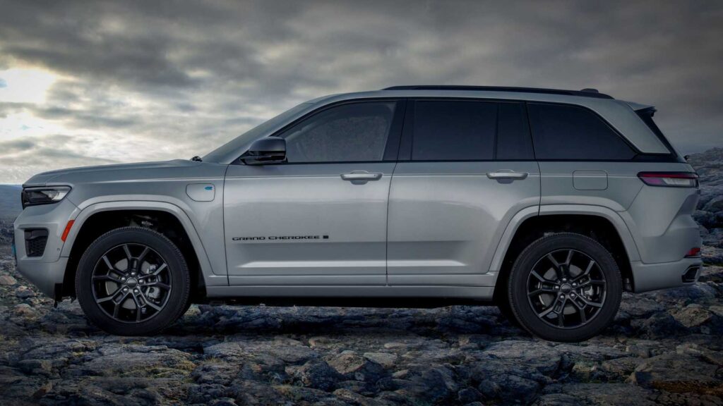2023-jeep-grand-cherokee-4xe-30th-anniversary-edition-side-view
