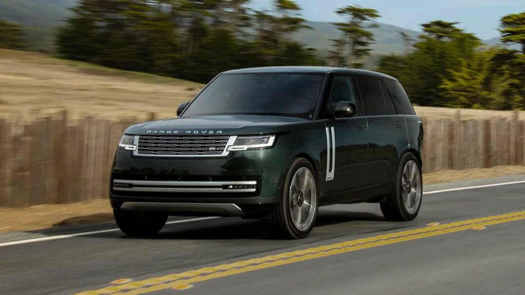 2023-land-rover-range-rover-in-green-moving-image