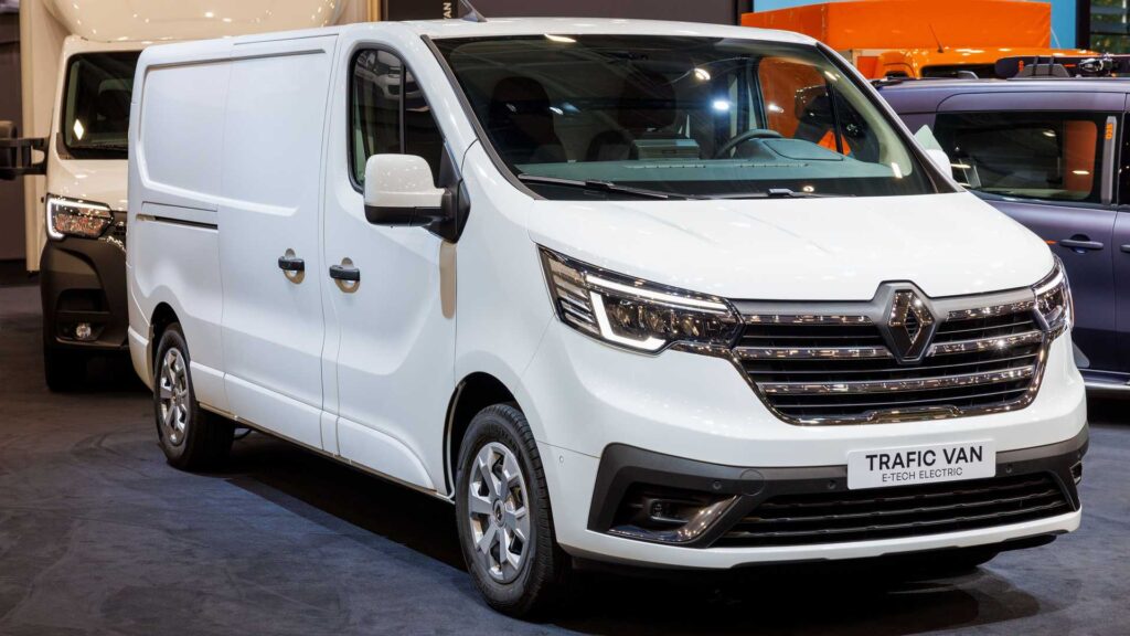 2023-renault-trafic-van-e-tech-electric-front-angle-white