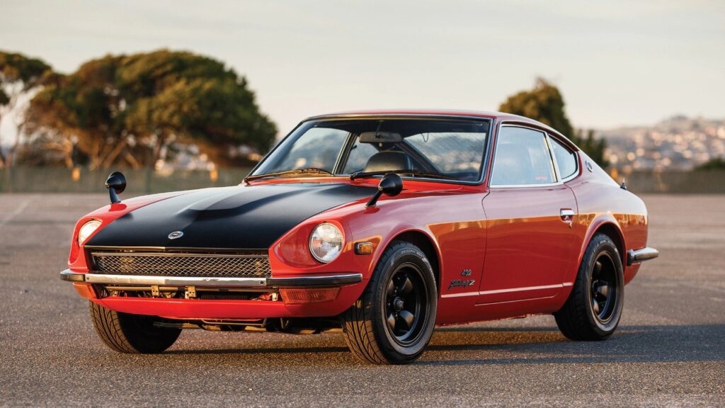 datsun-240z-in-red-with-black-hood