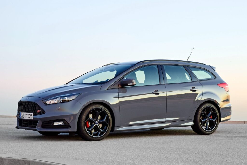 2018-ford-focus-st-station-wagon