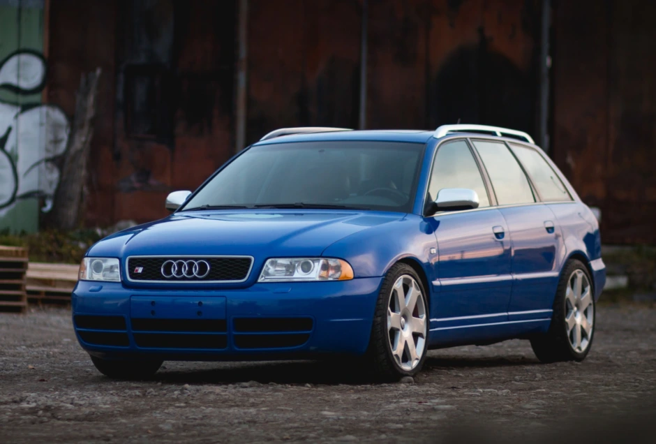 2001-audi-s4-wagon-in-blue