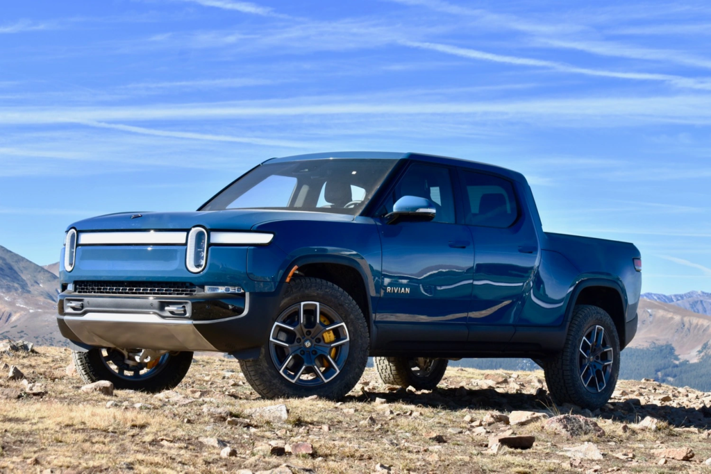 2022-rivian-r1t-electric-pickup-truck-in-blue-standing