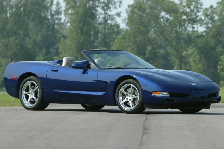 2004-chevrolet-corvette-in-blue-still-image