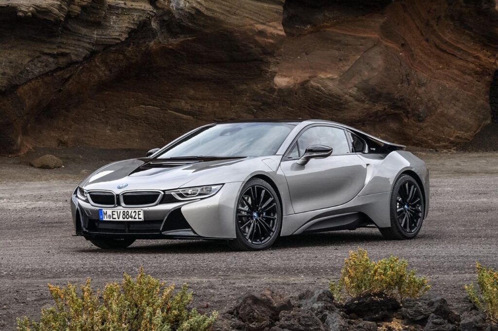 2018-bmw-i8-coupe-silver-front-three-quarters