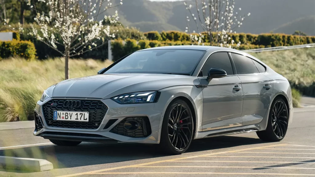 2021-Audi-RS5-Sportback-front-side-view