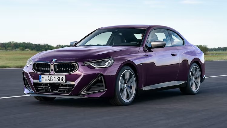 2022-bmw-m3-in-purple-moivng-image