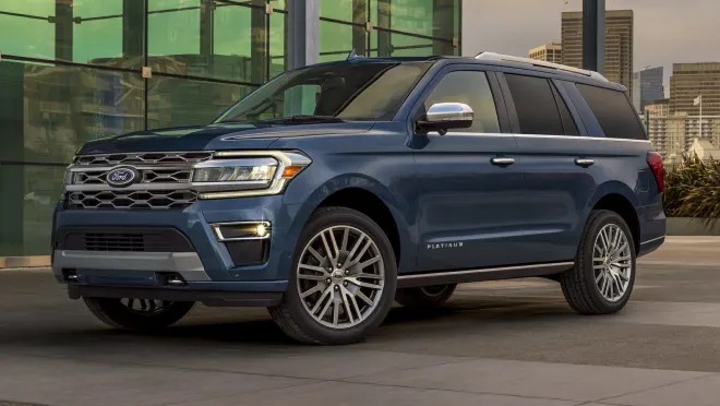 2023-ford-expedition-front-three-quarters-still