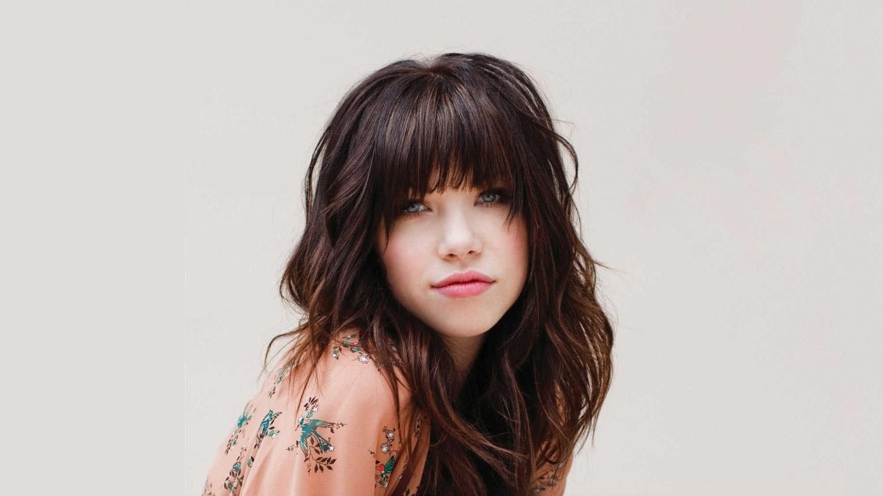 carly-rae-jepsen-car-collection-net-worth-salary-age-21motoring