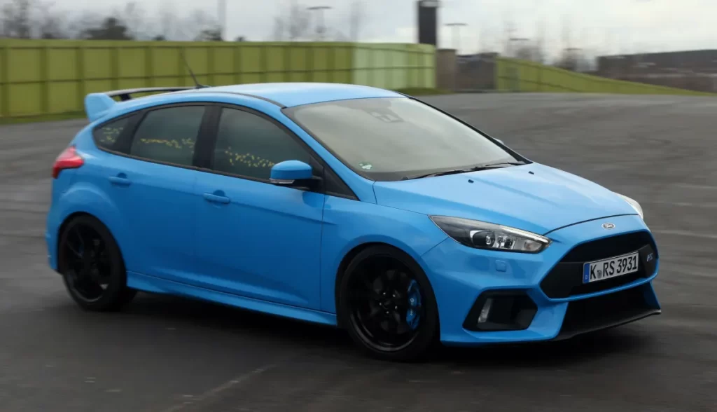 2018-ford-focus-rs-front-side-angle-still