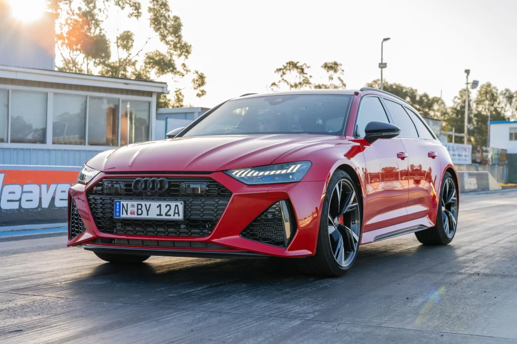 2022-audi-rs6-avant-front-side-angle