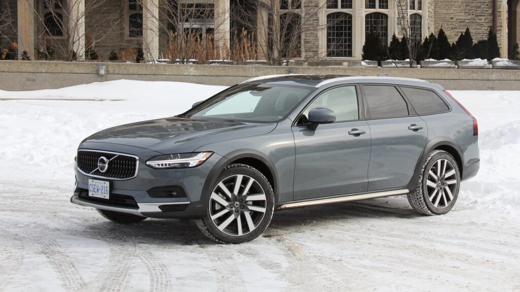2022-volvo-v90-cross-country-front-side-angle