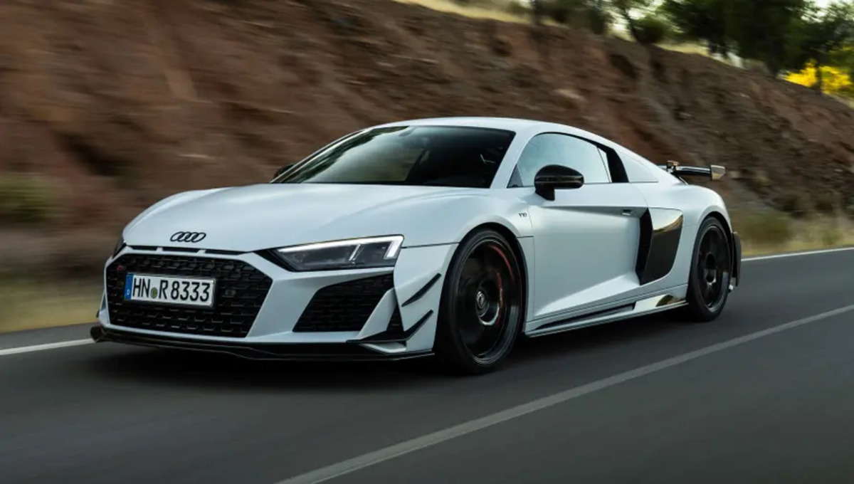 2023-audi-r8-gt-v10-performance-front-angle-1200x680