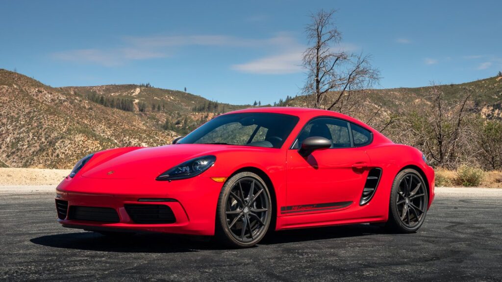 2023-porsche-718-cayman-s-coupe-front-side-angle