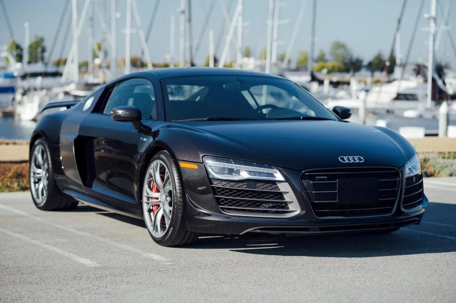 2015-audi-r8-coupe-in-black-front-angle-21motoring