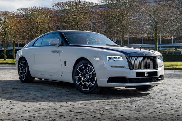 2018-rolls-royce-wraith-front-side-angle