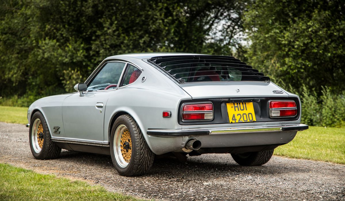 Datsun 240z Р¶С‘Р»С‚С‹Р№