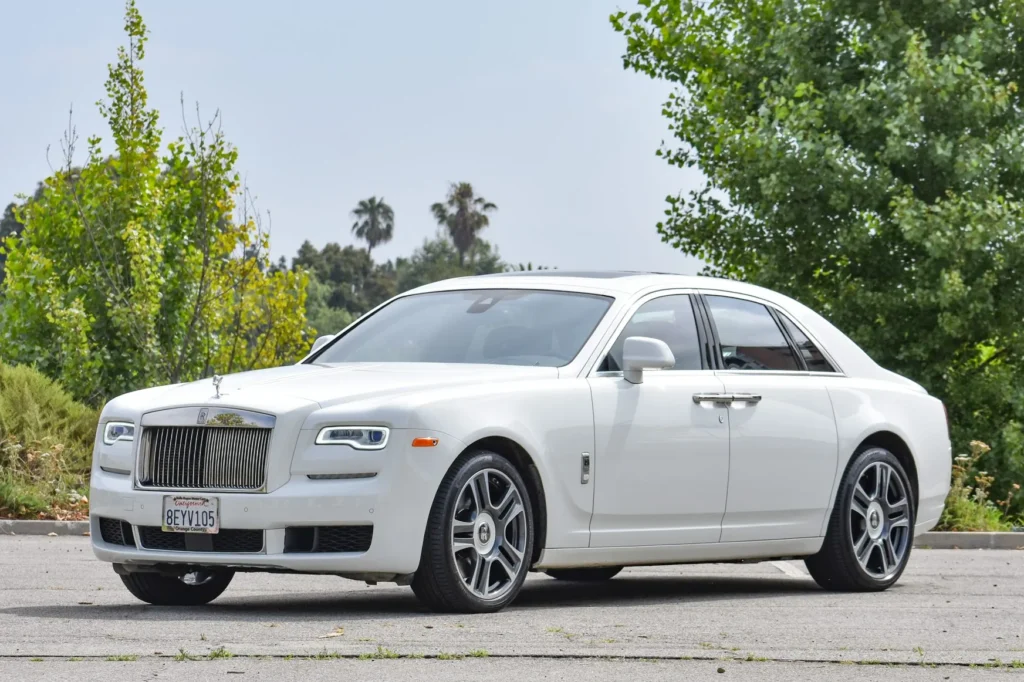 2018-rolls-royce-ghost-in-white-front-side-angle-21motoring