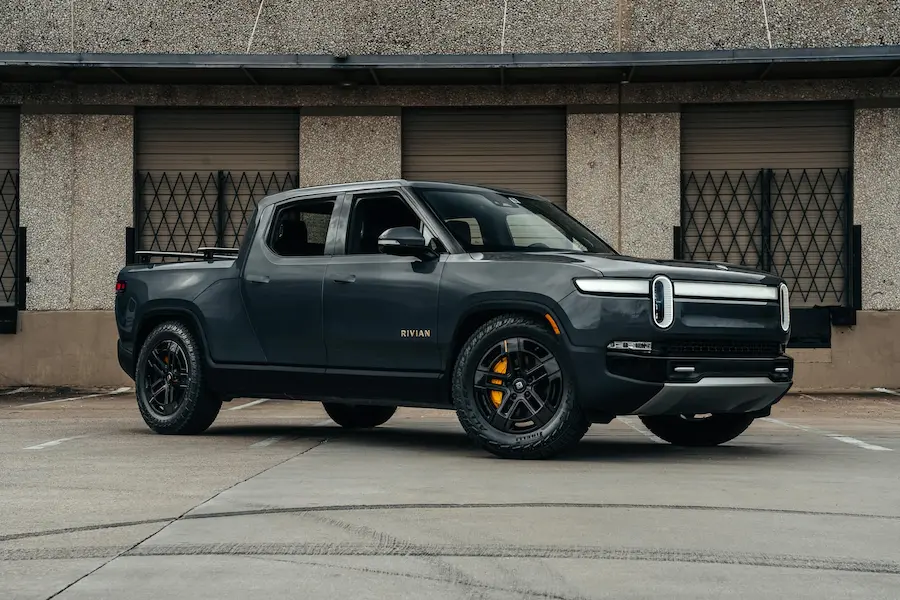 2023-rivian-r1t-front-side-view-21motoring