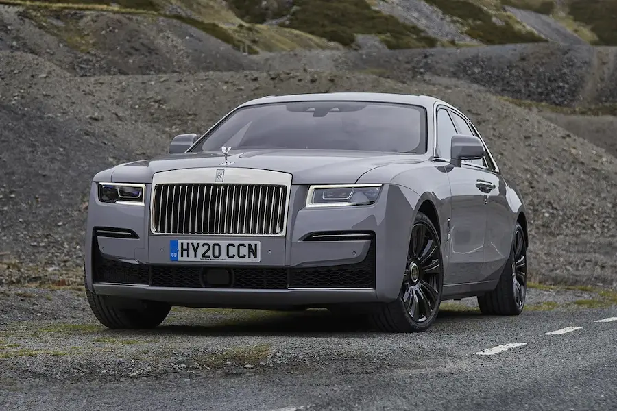 2023-rolls-royce-ghost-front-view-21motoring