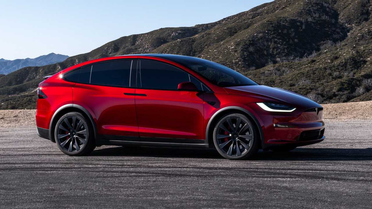 2023-Tesla-Model-X-Plaid