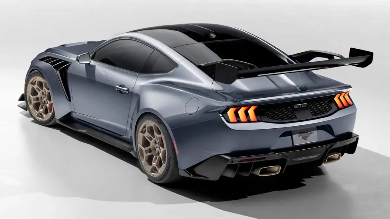 2025-Ford-Mustang-GTD-vs-Dodge-Challenger-Demon-170-Comparison