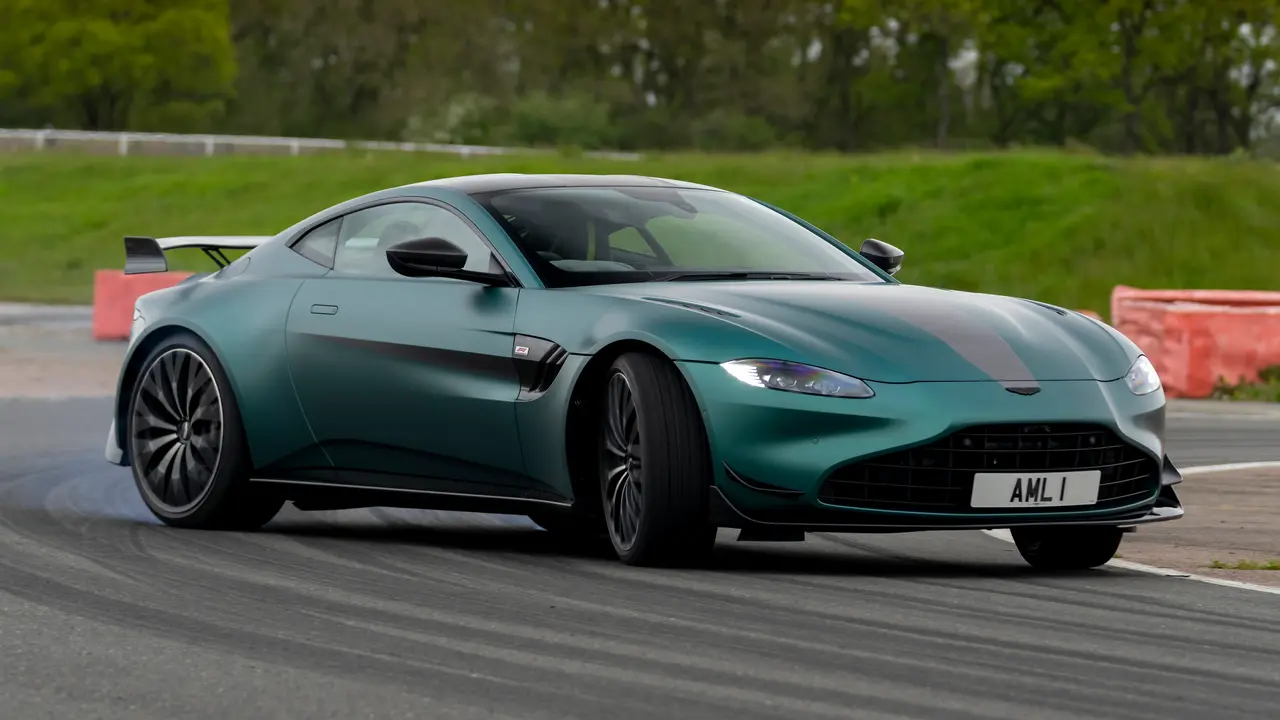 Aston-Martin-Vantage-Performance