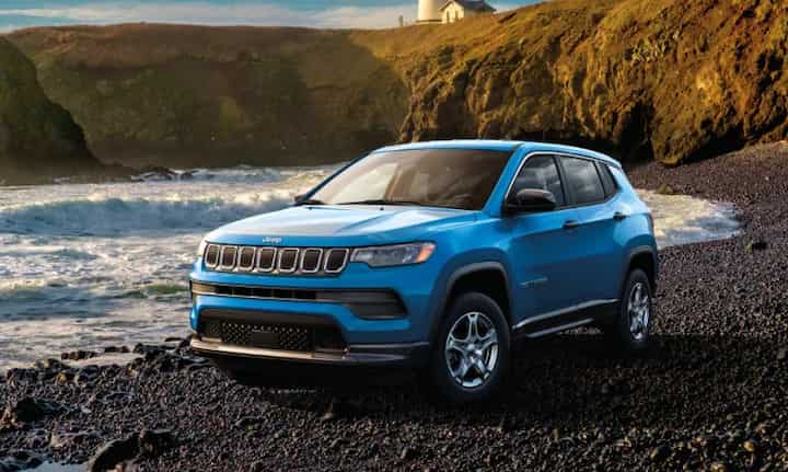 2023-jeep-compass-front-three-quarters