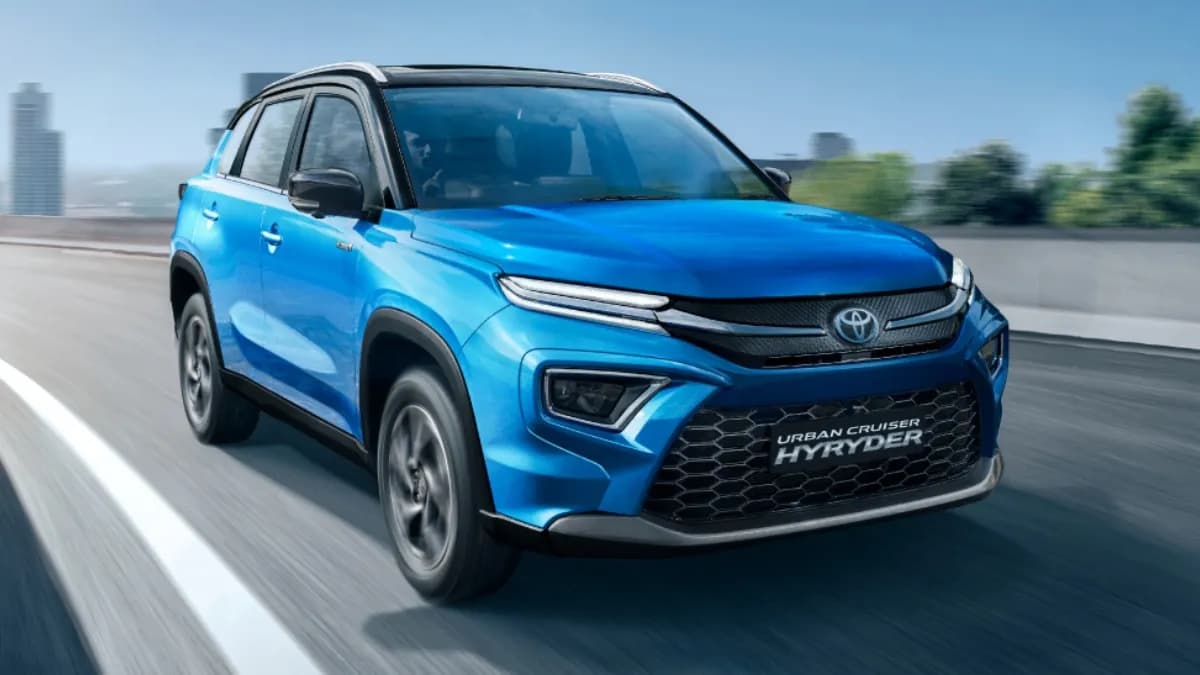 Toyota-urban-cruiser-hyryder-moving