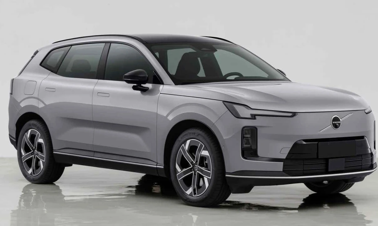 2026 Volvo XC70 Plug-In Hybrid Debuts as Brand’s New Estate SUV