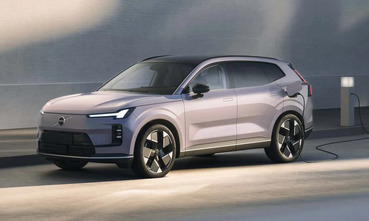 2026 Volvo XC70 Plug-In Hybrid Debuts as Brand’s New Estate SUV