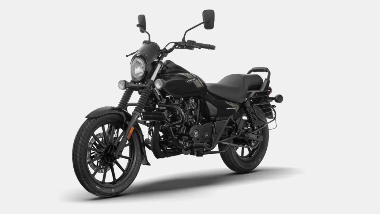 Bajaj Avenger 220 Street